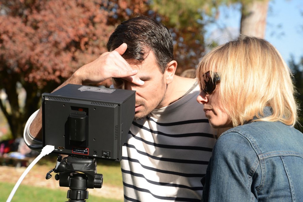 Deux paires d'yeux vallent mieux qu'une pour voir si la prise est bonne en plein soleil...